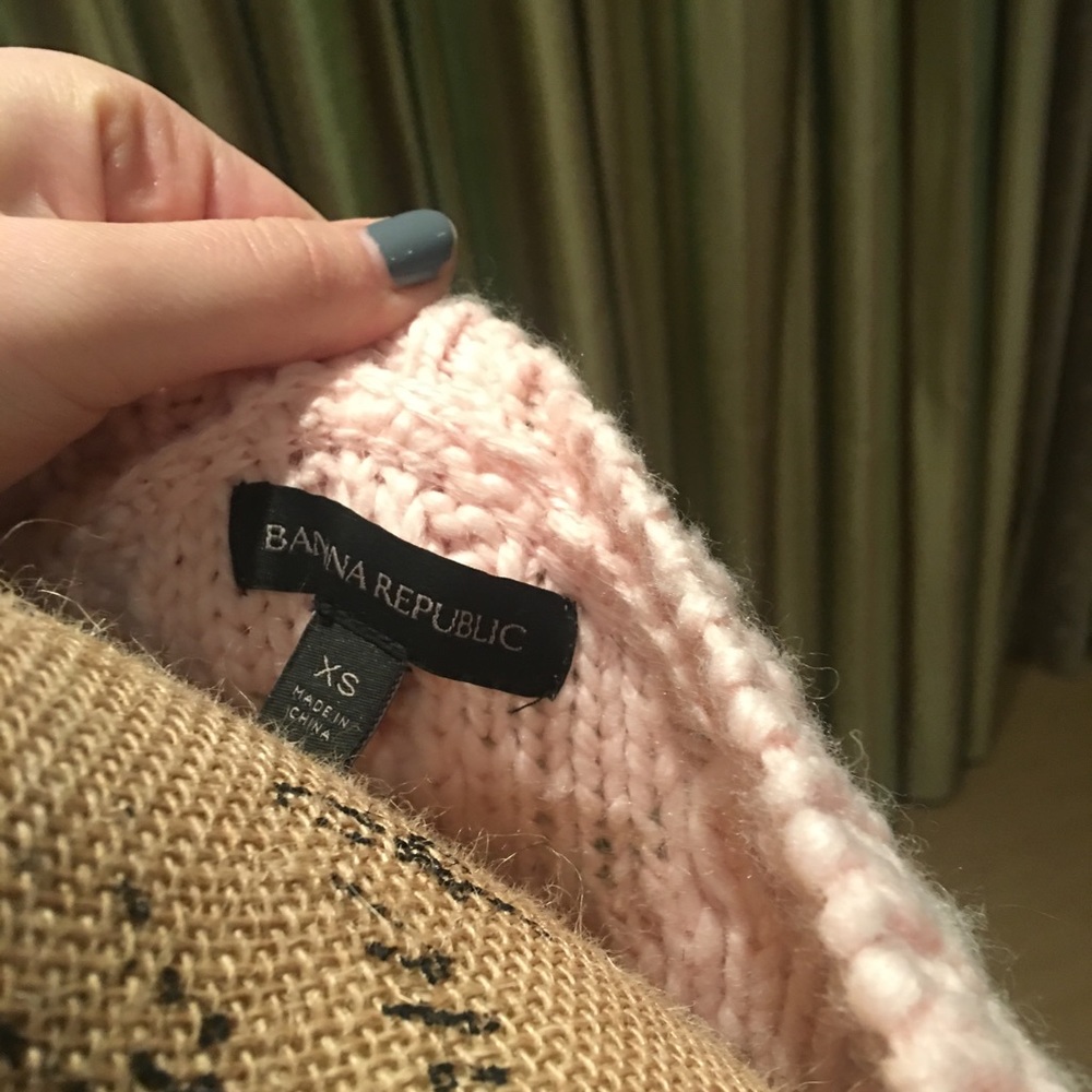 Banana Republic pink knitted sweater!!! - Picture 2 of 2